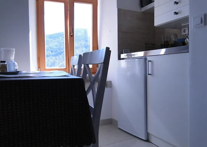 Heritage Apartments Kyra & Fox In Pitve, Hvar