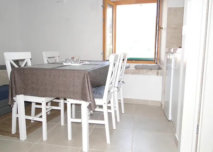 Heritage Apartments Kyra & Fox In Pitve, Hvar