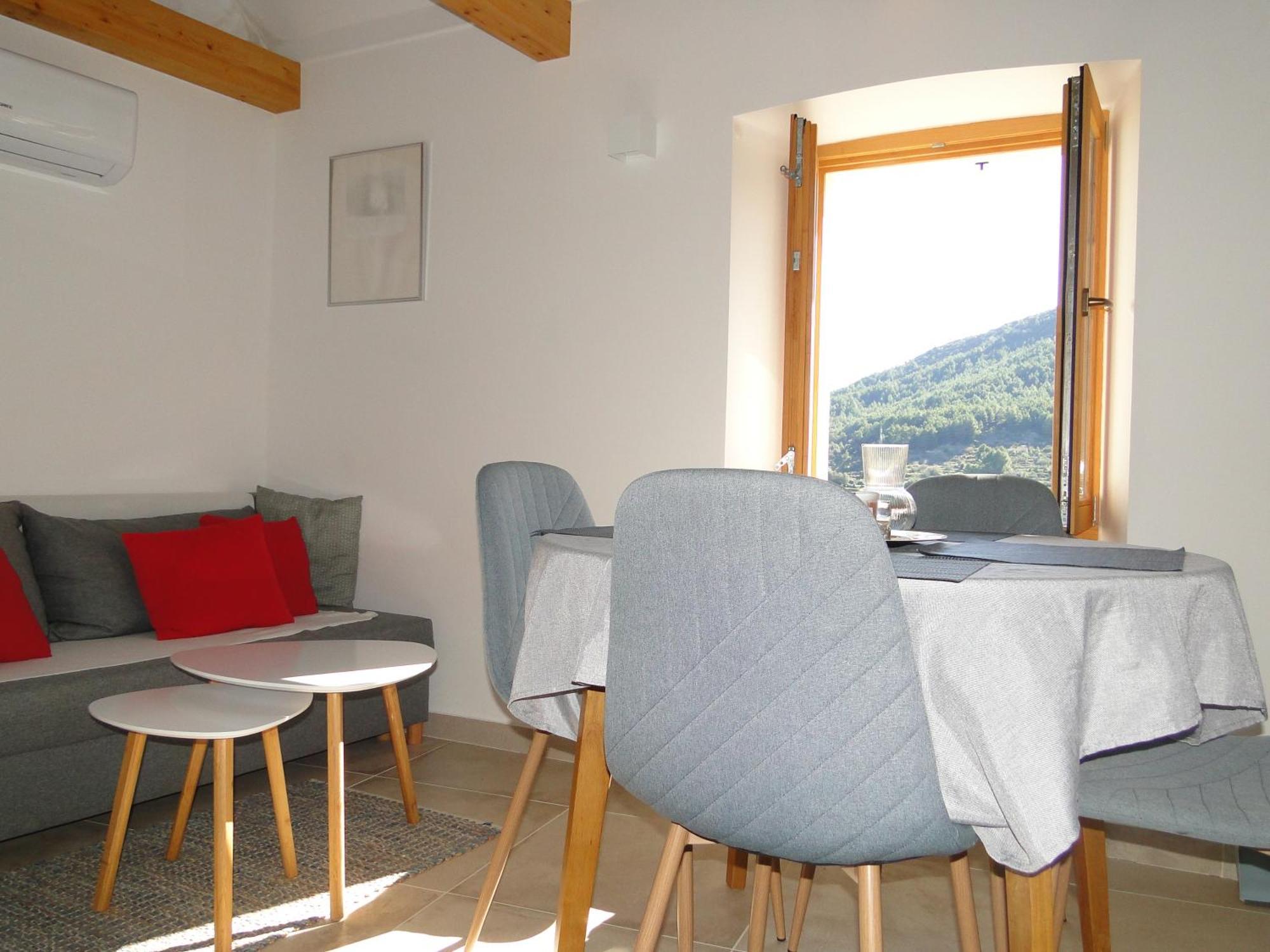 Heritage Kyra & Fox In Pitve, Hvar Apartment *